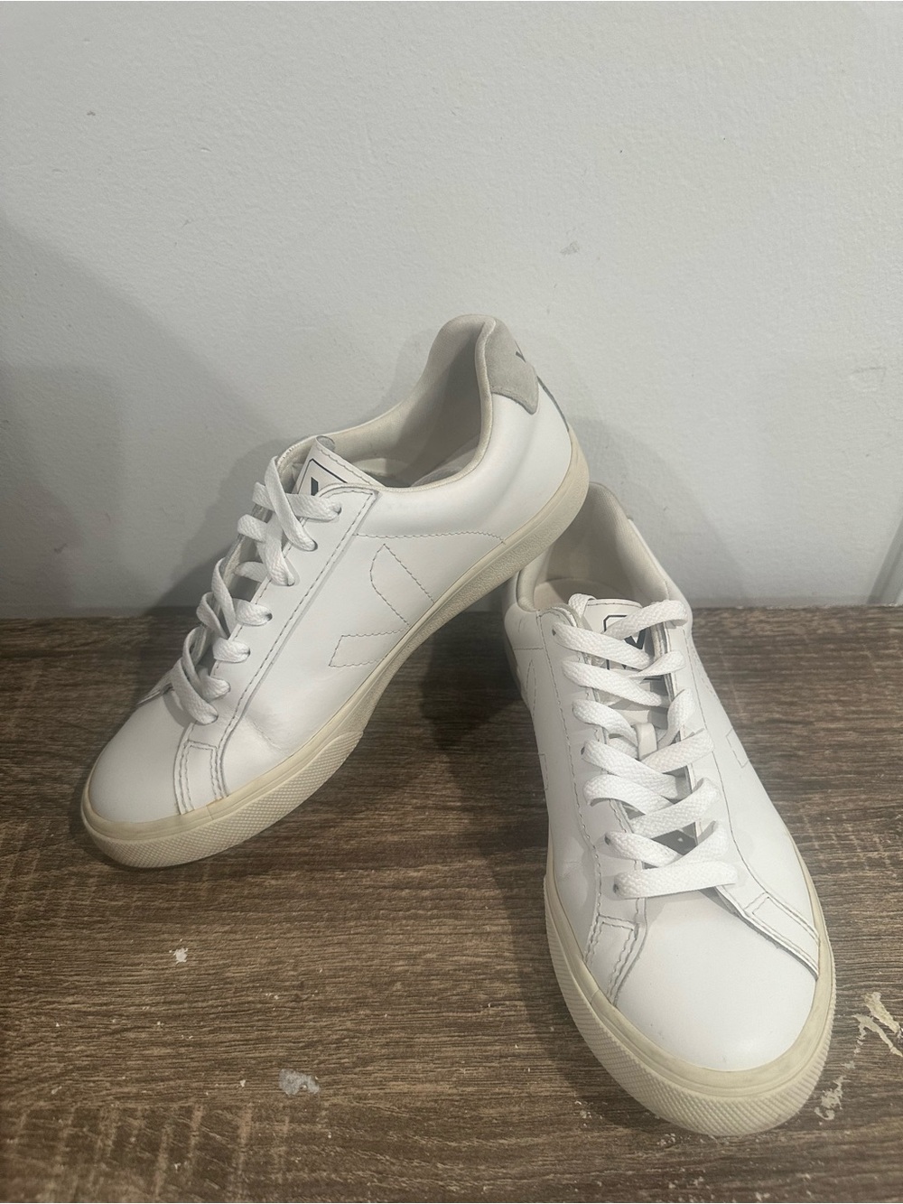 Veja White Low-Top Leather Sneakers - Picture 9 of 12